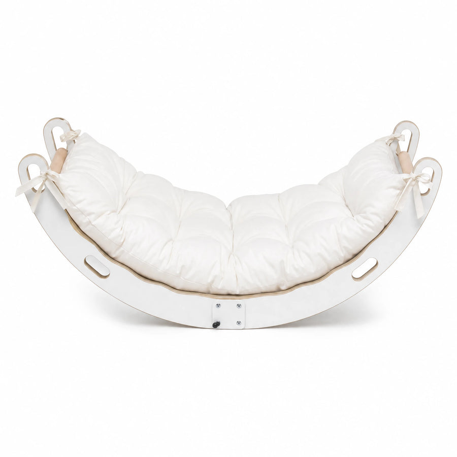 Arche d'escalade bois avec balançoire et coussin - Fond blanc