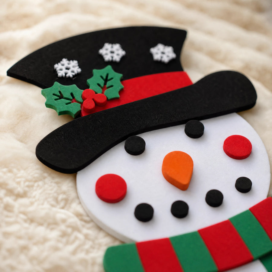 Bonhomme de Neige à Décorer en Feutrine avec 31 Ornements - Détail matière