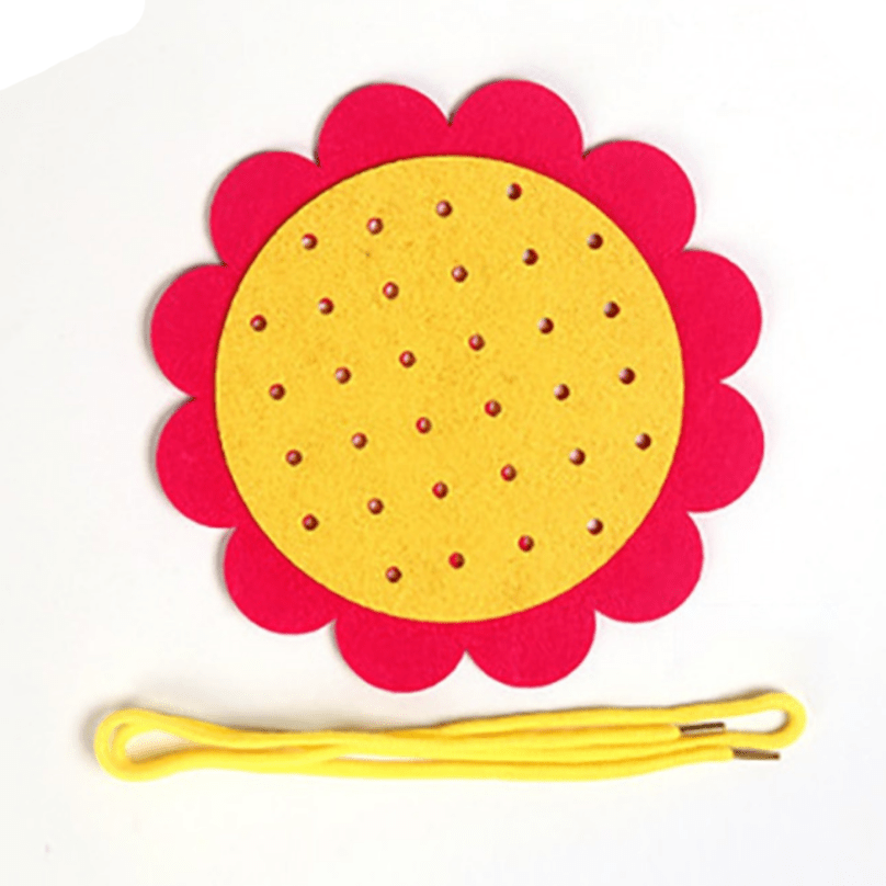 Jeu de laçage Montessori pour la motricité fine | Montessori Rose Red Montessori
