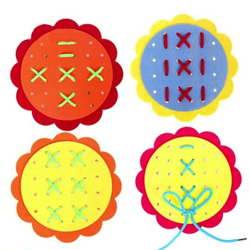 Jeu de laçage Montessori pour la motricité fine | Montessori Rose Red Montessori