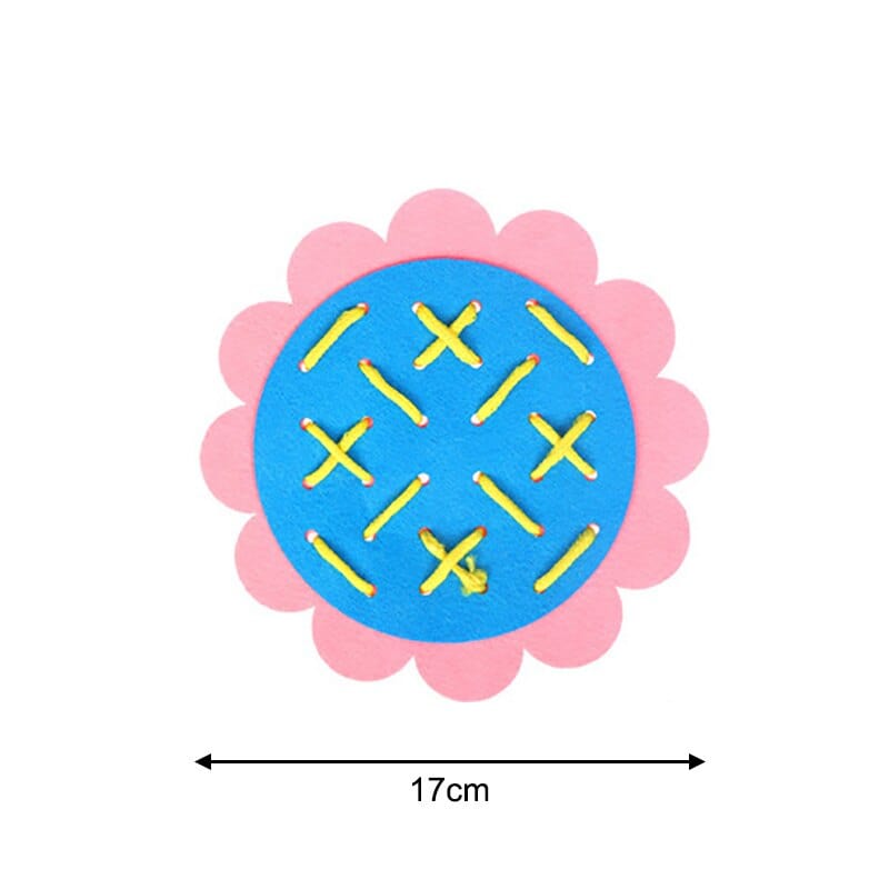 Jeu de laçage Montessori pour la motricité fine | Montessori Rose Red Montessori